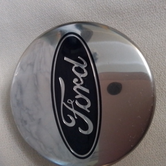 Ford wheel center caps - Picture 6 of 10
